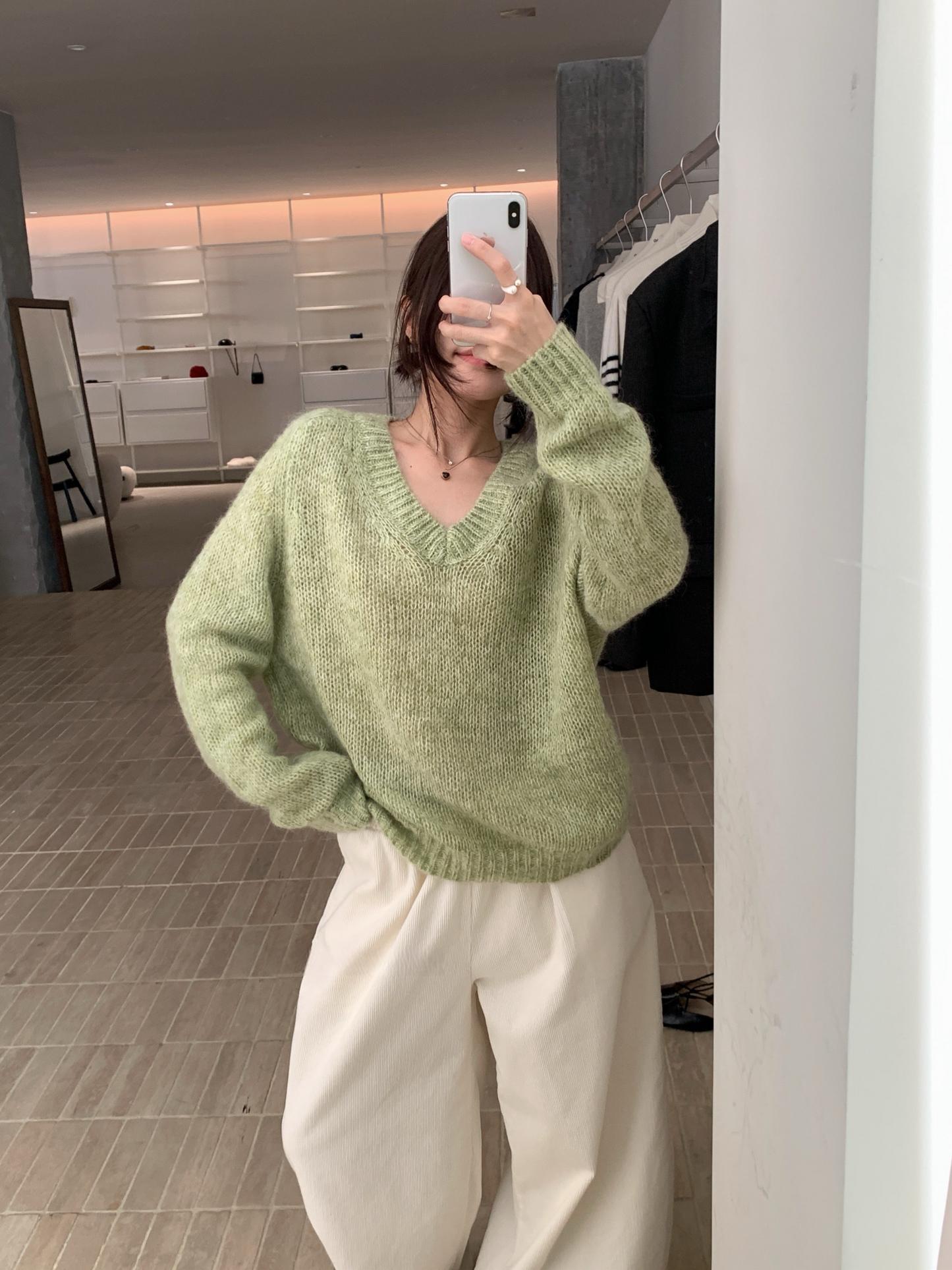 // 慵懶感滿滿V領針織毛衣