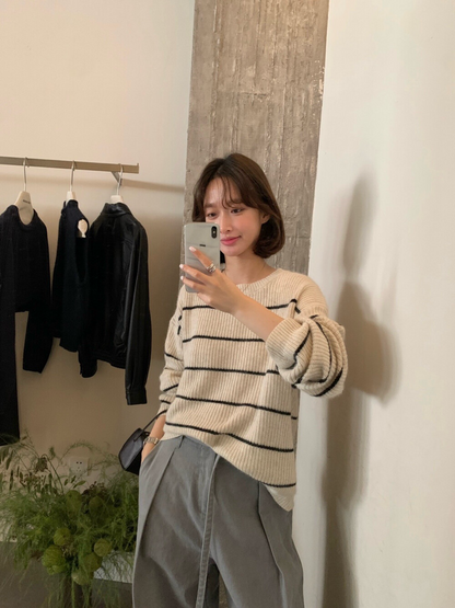 // 簡約慵懶感間條毛衣