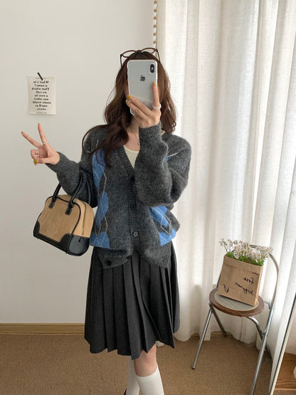 // 6%羊毛復古心心菱格V領CD