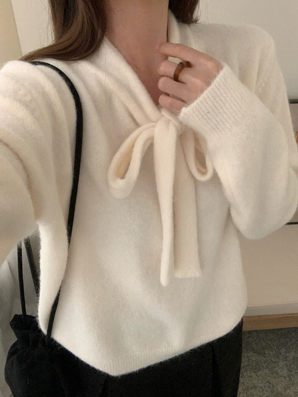// 軟糯兔絨綁帶領毛衣