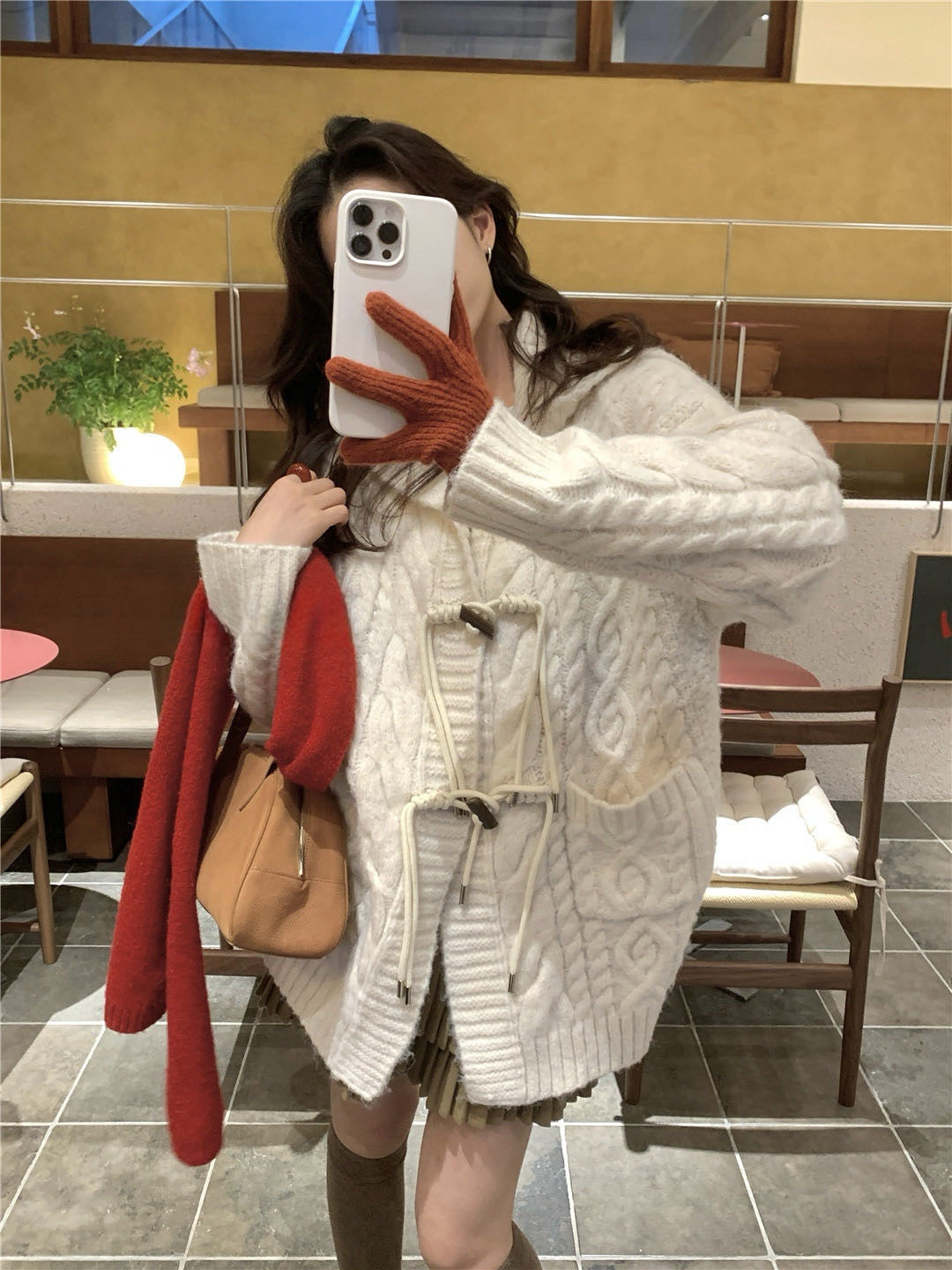 // 超重工牛角鈕麻花連帽中長CD