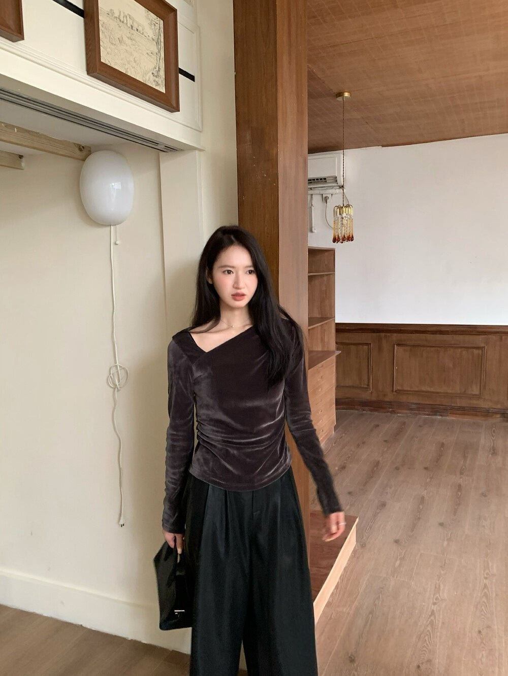 // 氣質斜領口絲絨BL