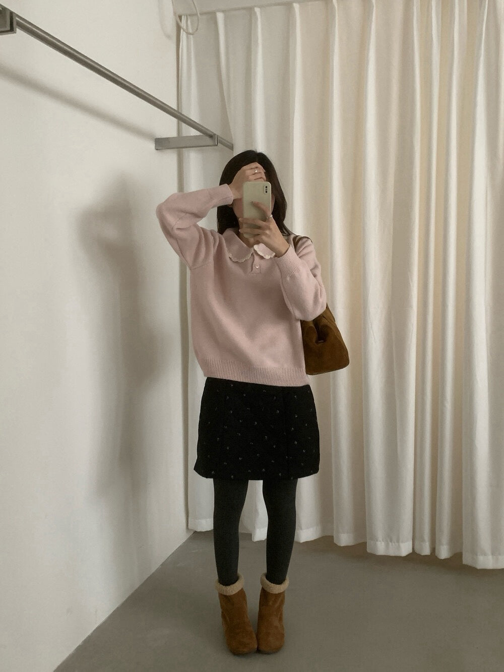 // 鈎花花邊圓翻領毛衣