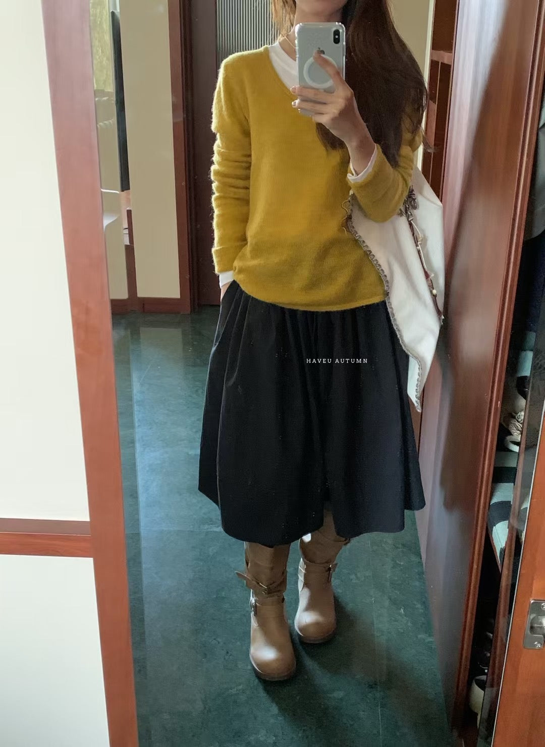 // 袖口小開叉薄款羊駝毛針織上衣