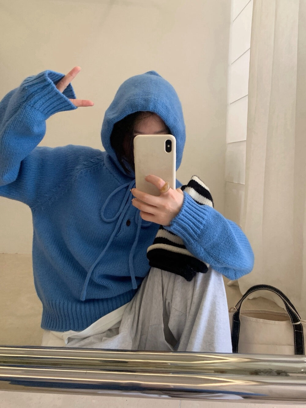 // 鈕扣設計連帽落肩毛衣