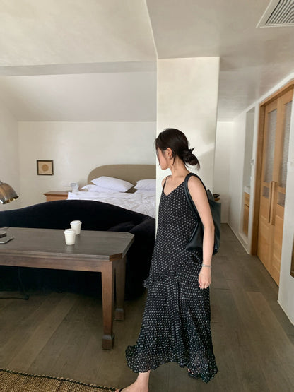 // 春日小碎花荷葉邊吊帶OPS