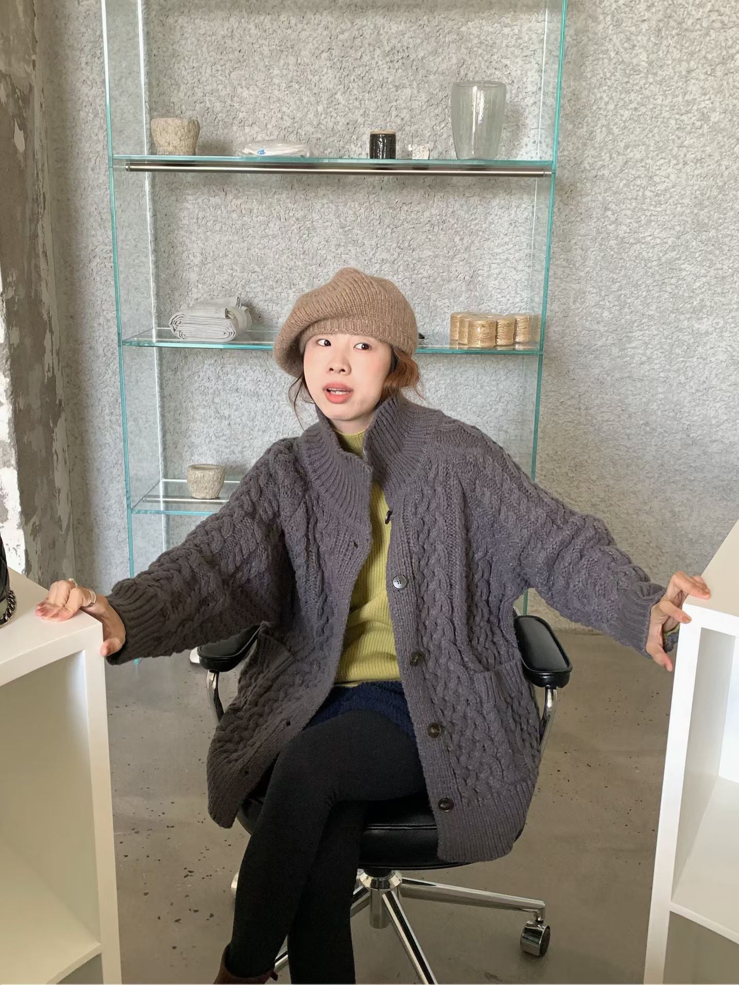 // 超重工麻花粗棒針立領CD