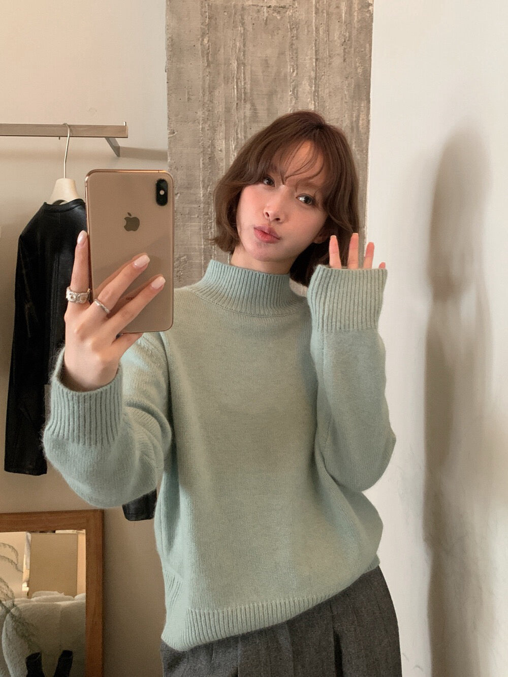 // 10%angora半領16色套頭NT