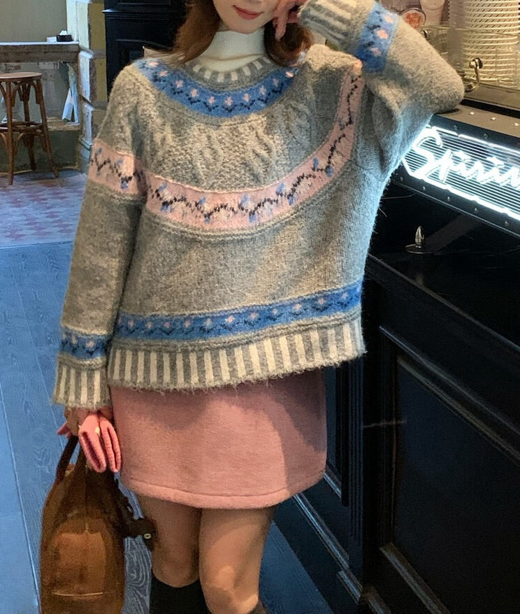 // 顏色超美的軟糯花紋毛衣