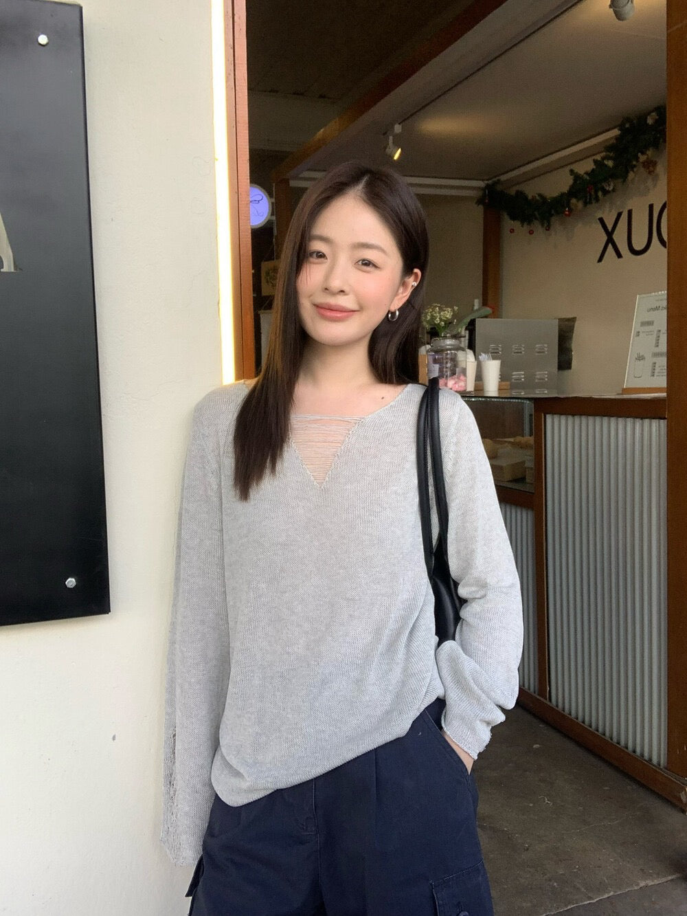 // 慵懶感V領微喇叭袖針織上衣