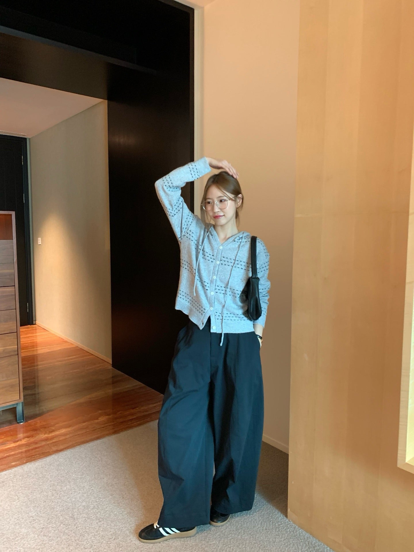 // 心心刺繡鏤空通花連帽CD