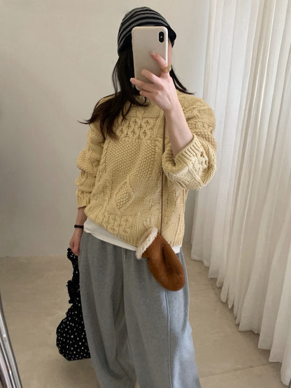 // 超美麻花織紋圓領套頭毛衣