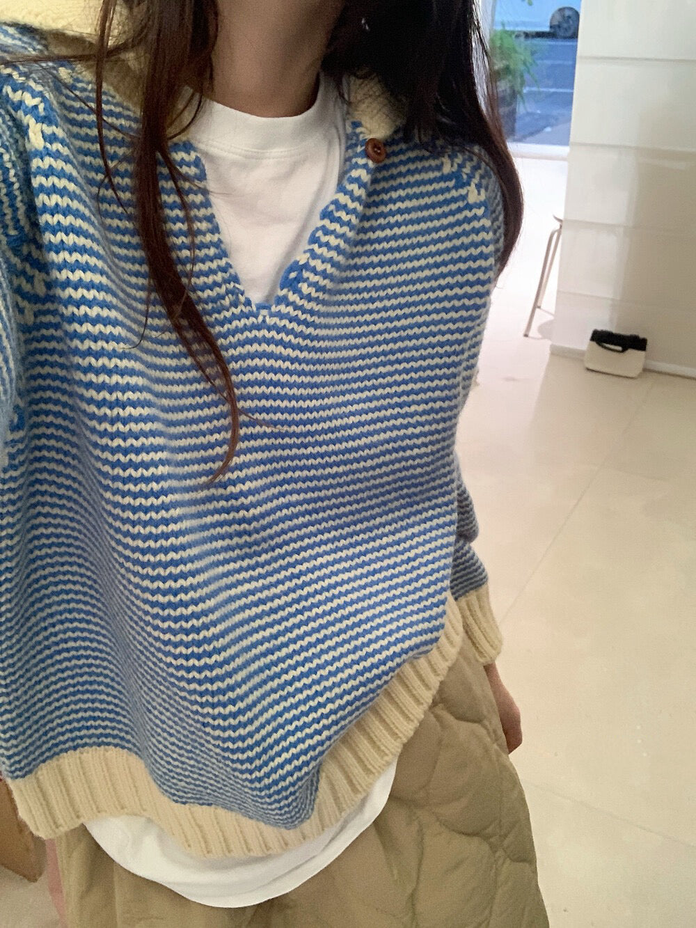 // 設計感撞色領一粒鈕細間條毛衣