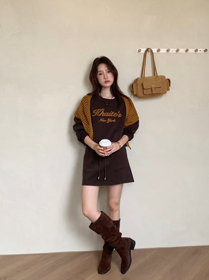 // 超美刺繡字衛衣+抽繩短裙兩件套(連針織披肩)￼