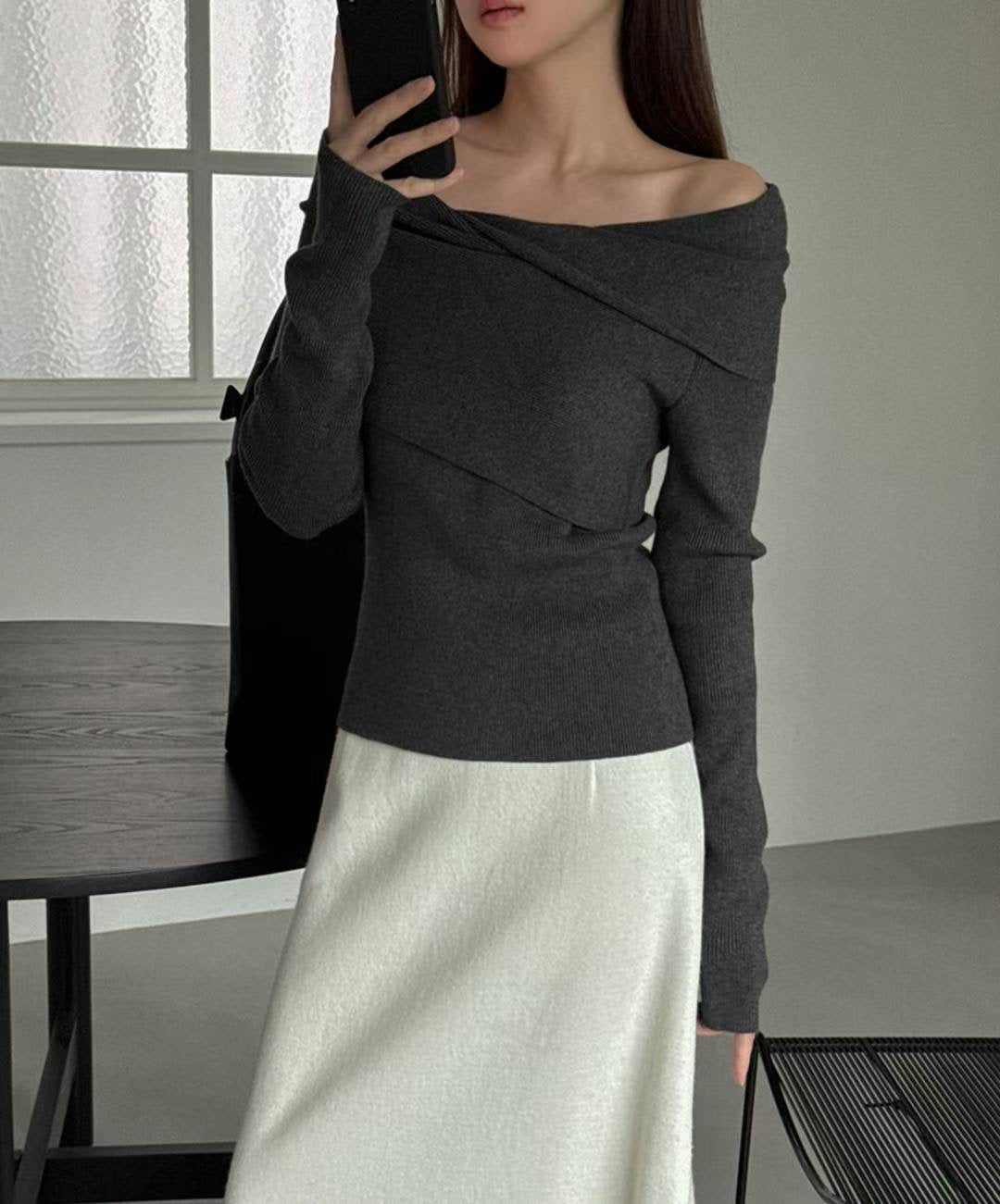 // 設計感交叉一字領小性感NT