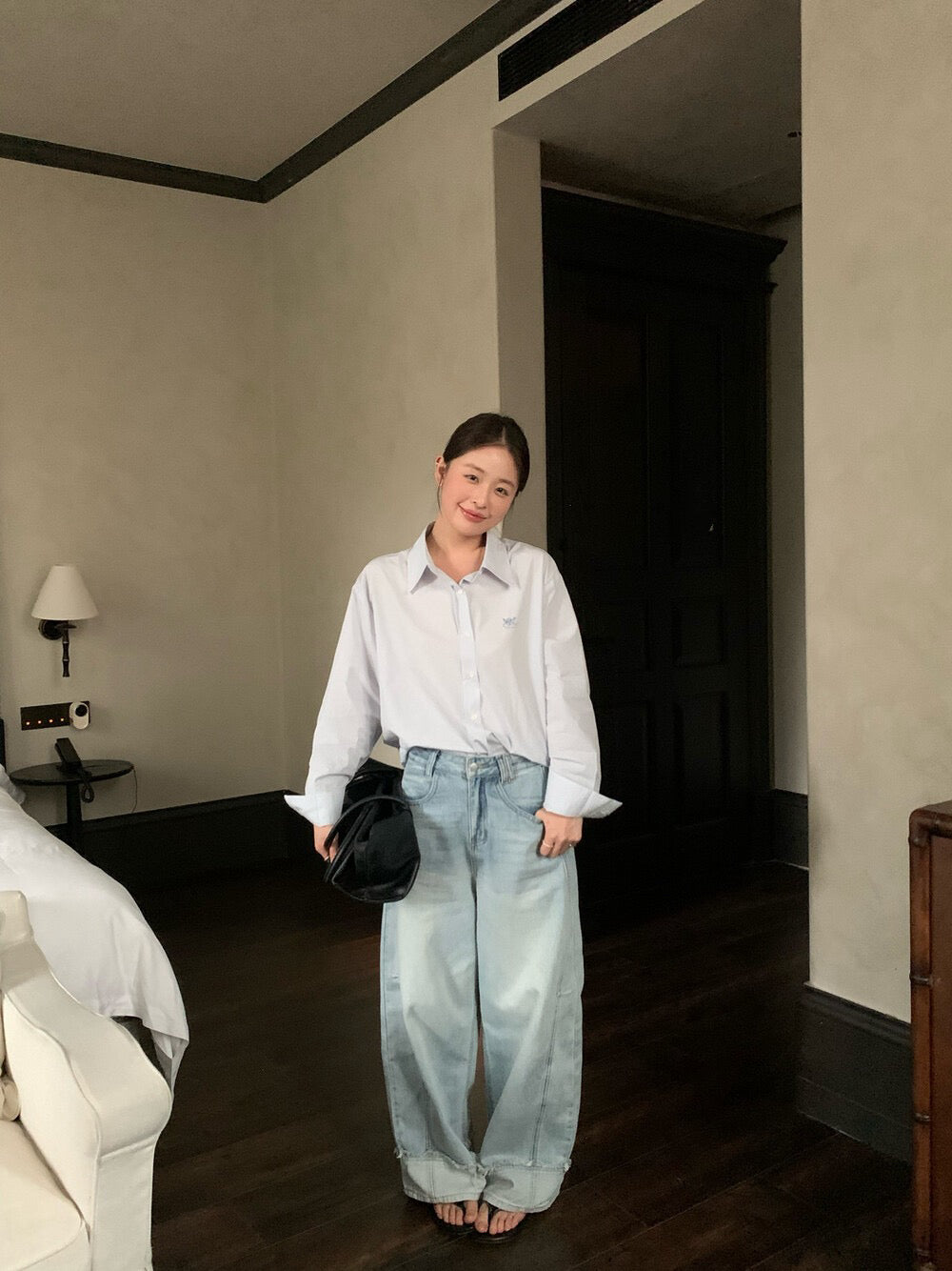 // 設計感假反褶毛邊洗水牛仔闊褲