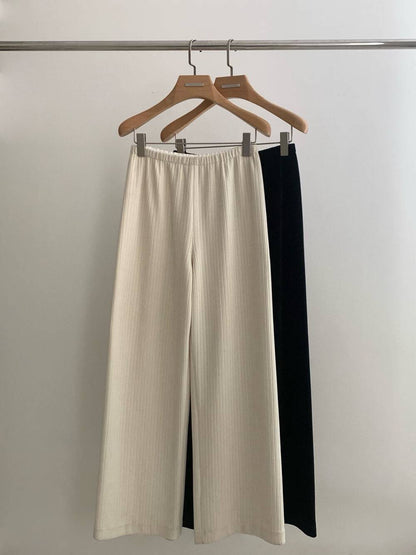 // 質感顯瘦直紋理針織褲