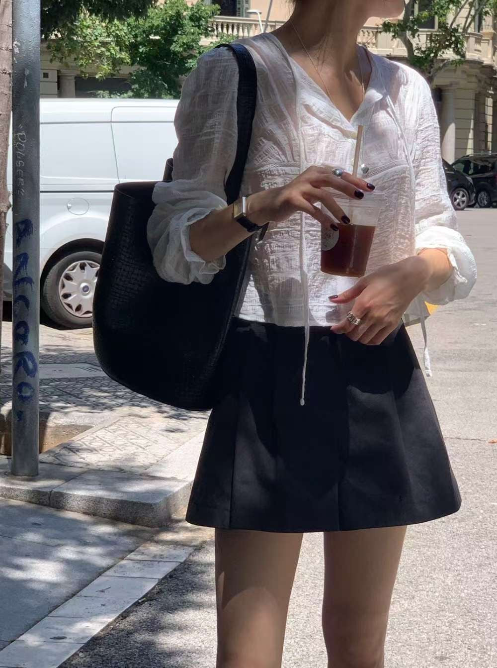 // 闊褲管壓褶遮肉短褲