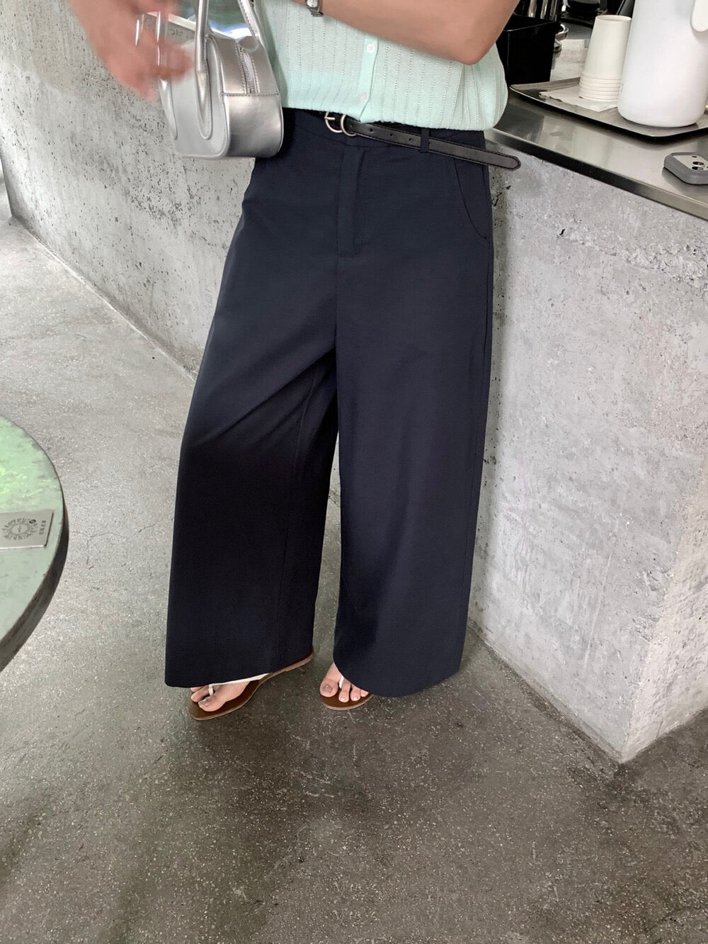 // 極簡淨版連腰帶直腳褲￼