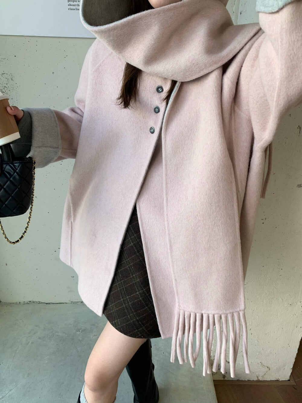 // 100%羊毛簡約高級感三粒鈕中長手工外套(連連帽頸巾)