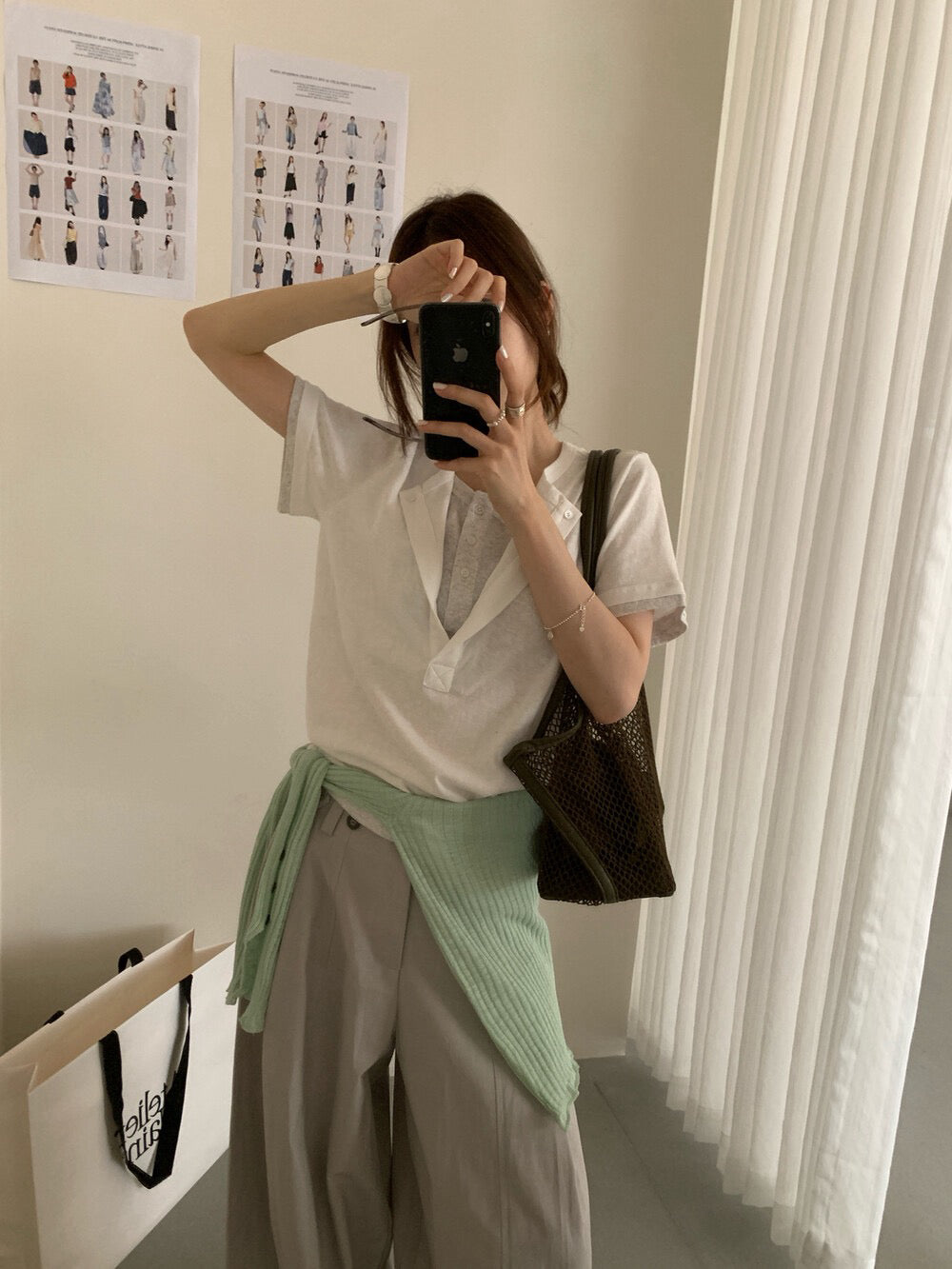 // 設計感假兩件鈕扣TEE