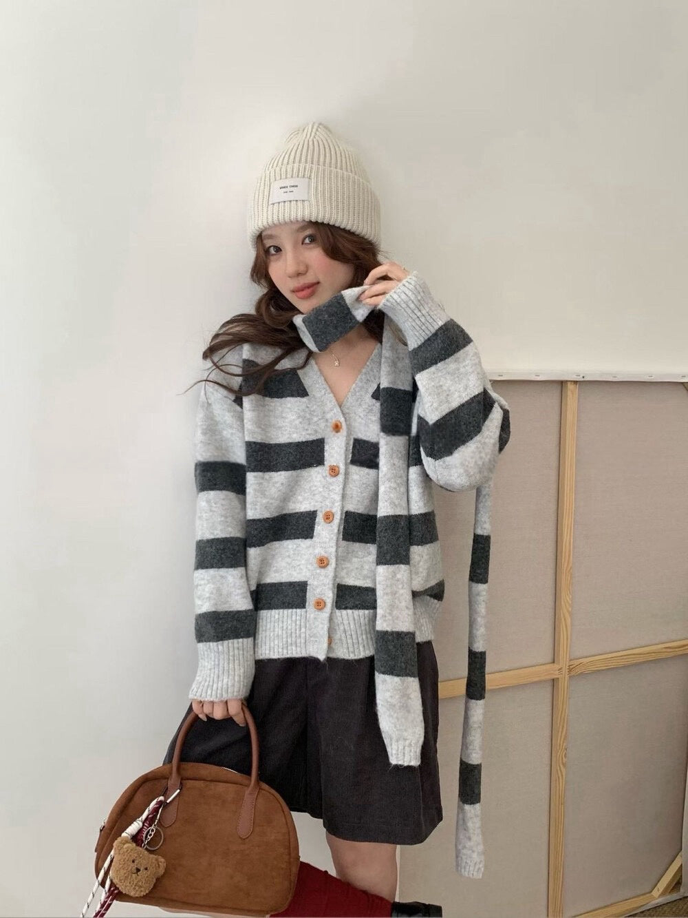 // 17%綿羊毛V領粗間條CD(連頸巾)