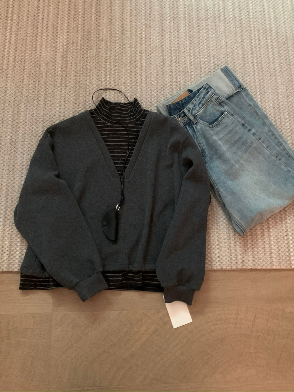 // 間條半領假兩件拼接V領衛衣