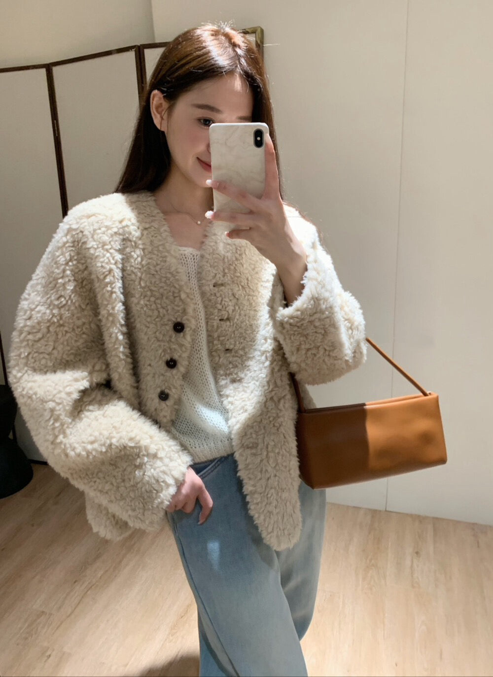 // 經典V領毛毛外套