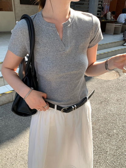 // 小V領正肩棉質TEE