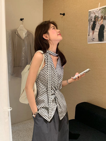 // 交叉格仔V領開叉腳連領帶背心
