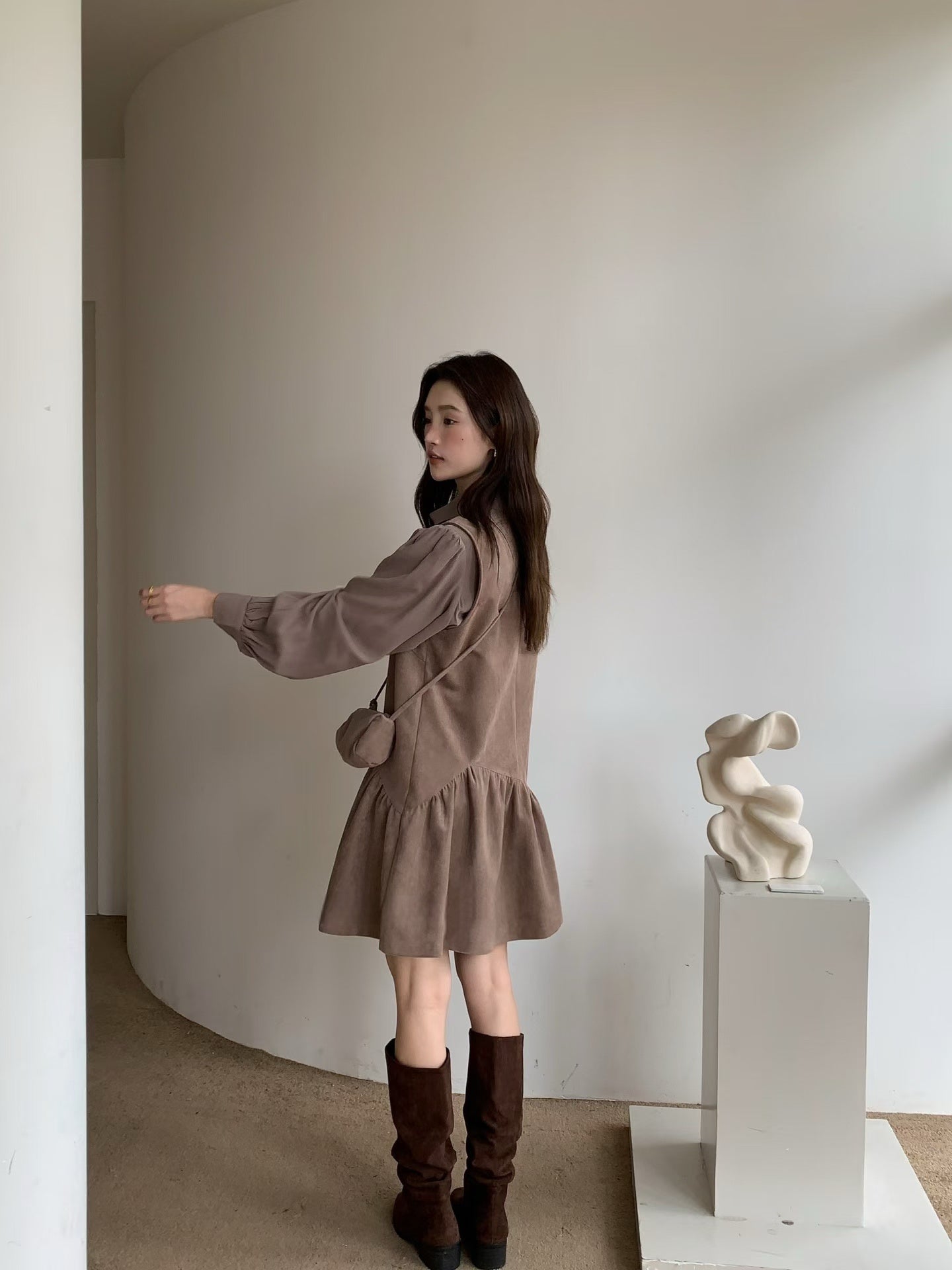 // 壓褶翻領silky BL+麂皮絨荷葉腳背心OPS套裝(連袋仔)