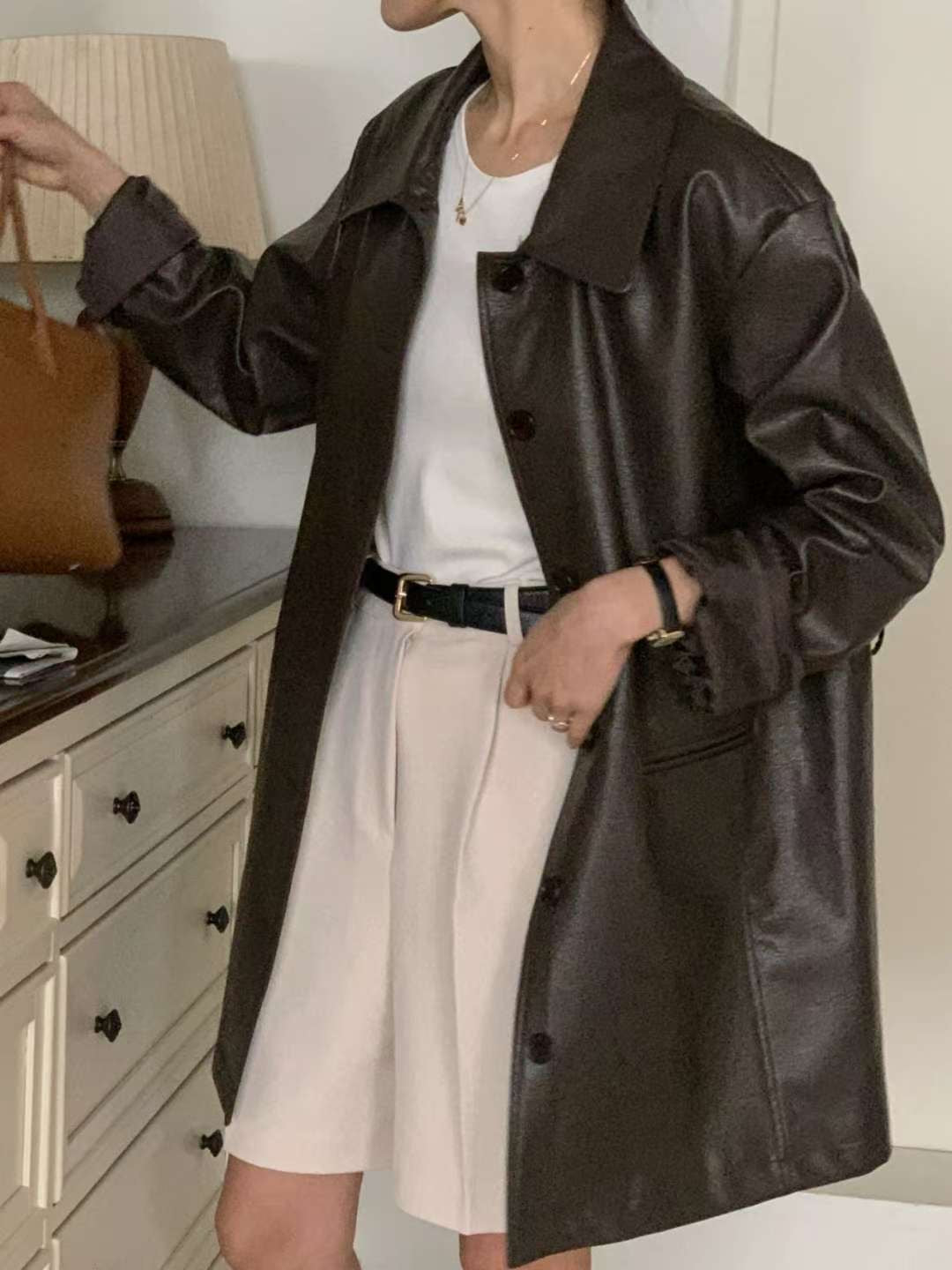 // 連腰帶中長款翻領啞光彷皮外套