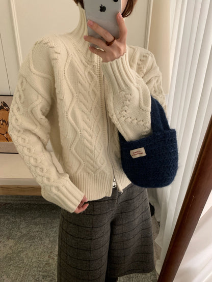 // 30%羊毛粗針麻花高領拉鍊CD