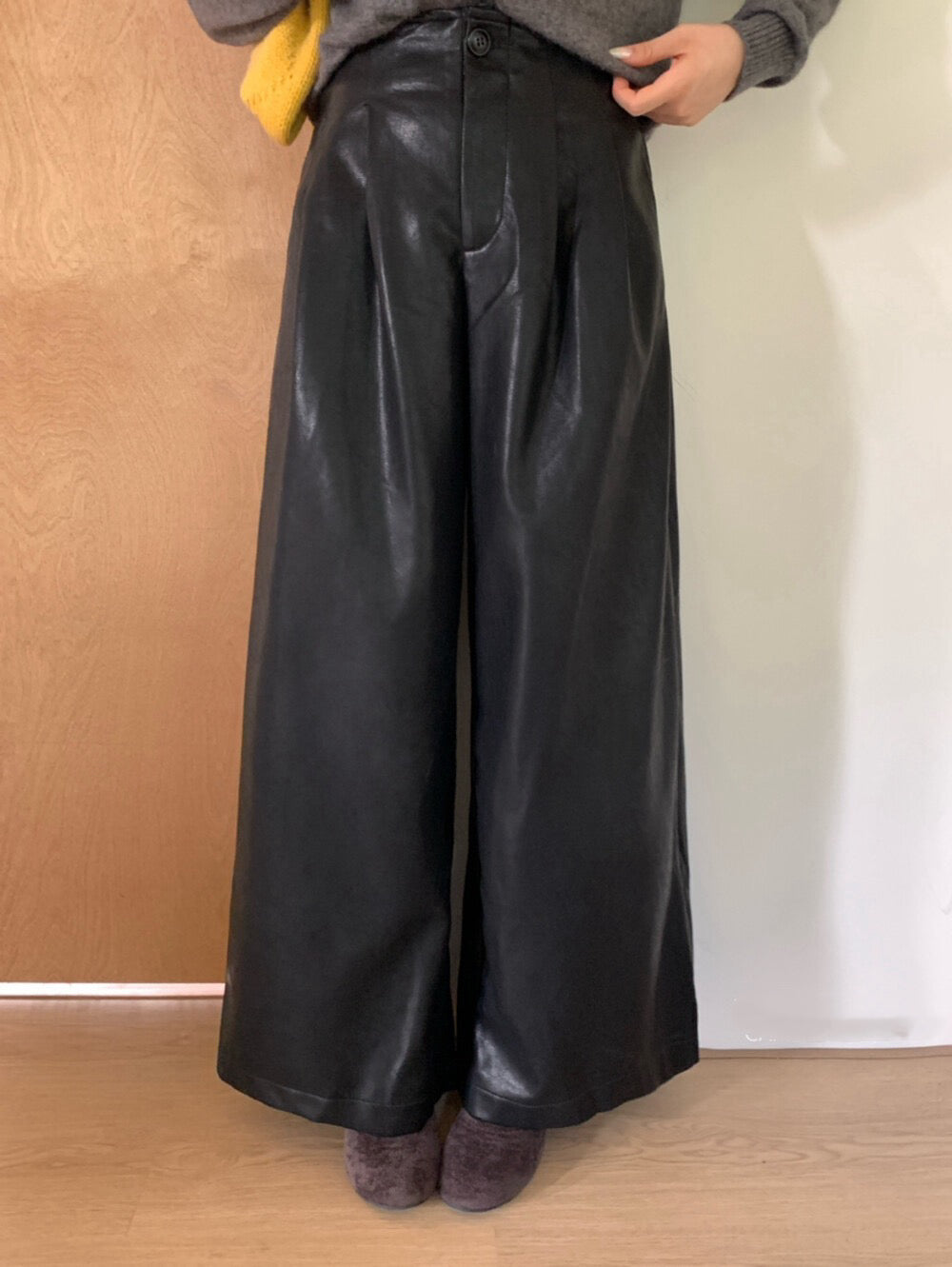 // 造型感帥氣軟軟油蠟皮褲