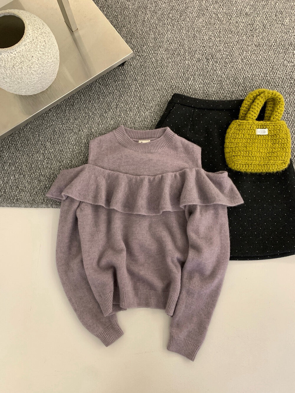 // 小性感露肩荷葉邊毛衣