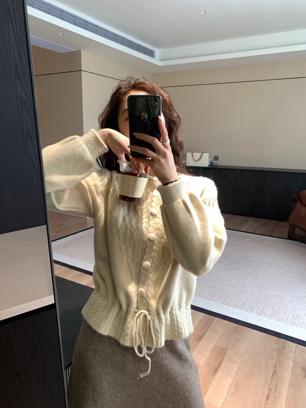 // 復古感麻花包扣綁帶腰毛衣