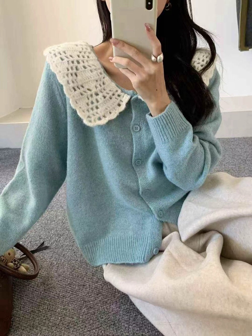 // 拼接鈎花針織翻領排扣毛衣