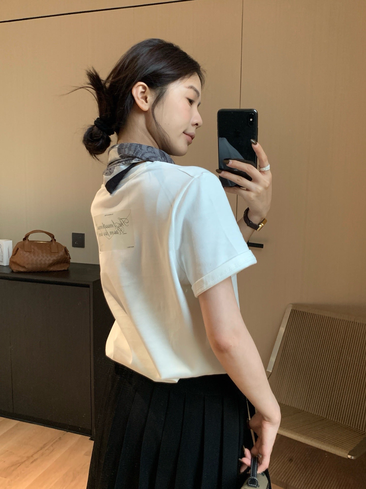 // 後字母拼色正面素色TEE