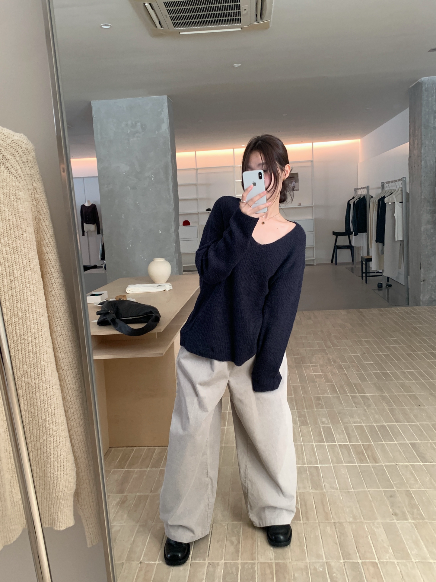 // 柔軟親膚馬海毛11色v領NT