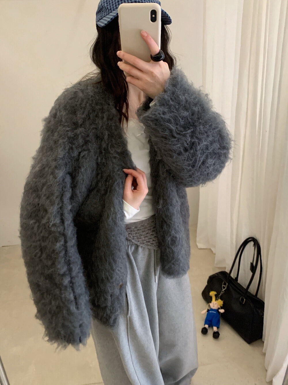 // 造型感圈圈毛拉絨V領外套