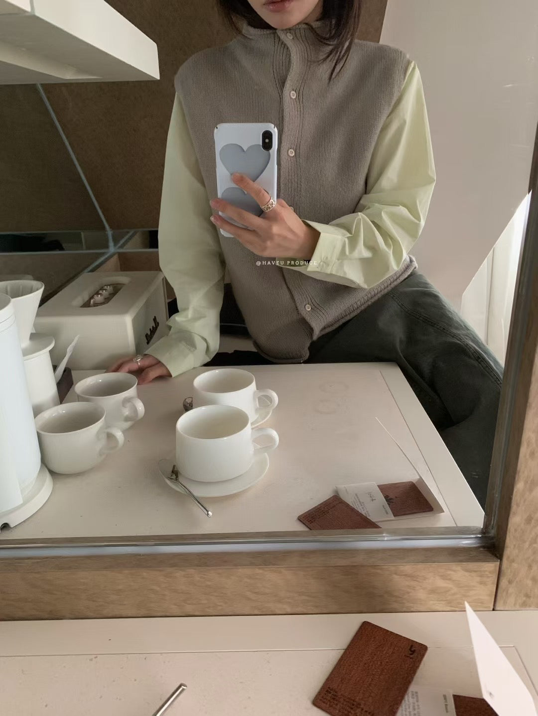 // 超氣質mini鈕扣小立領開胸背心