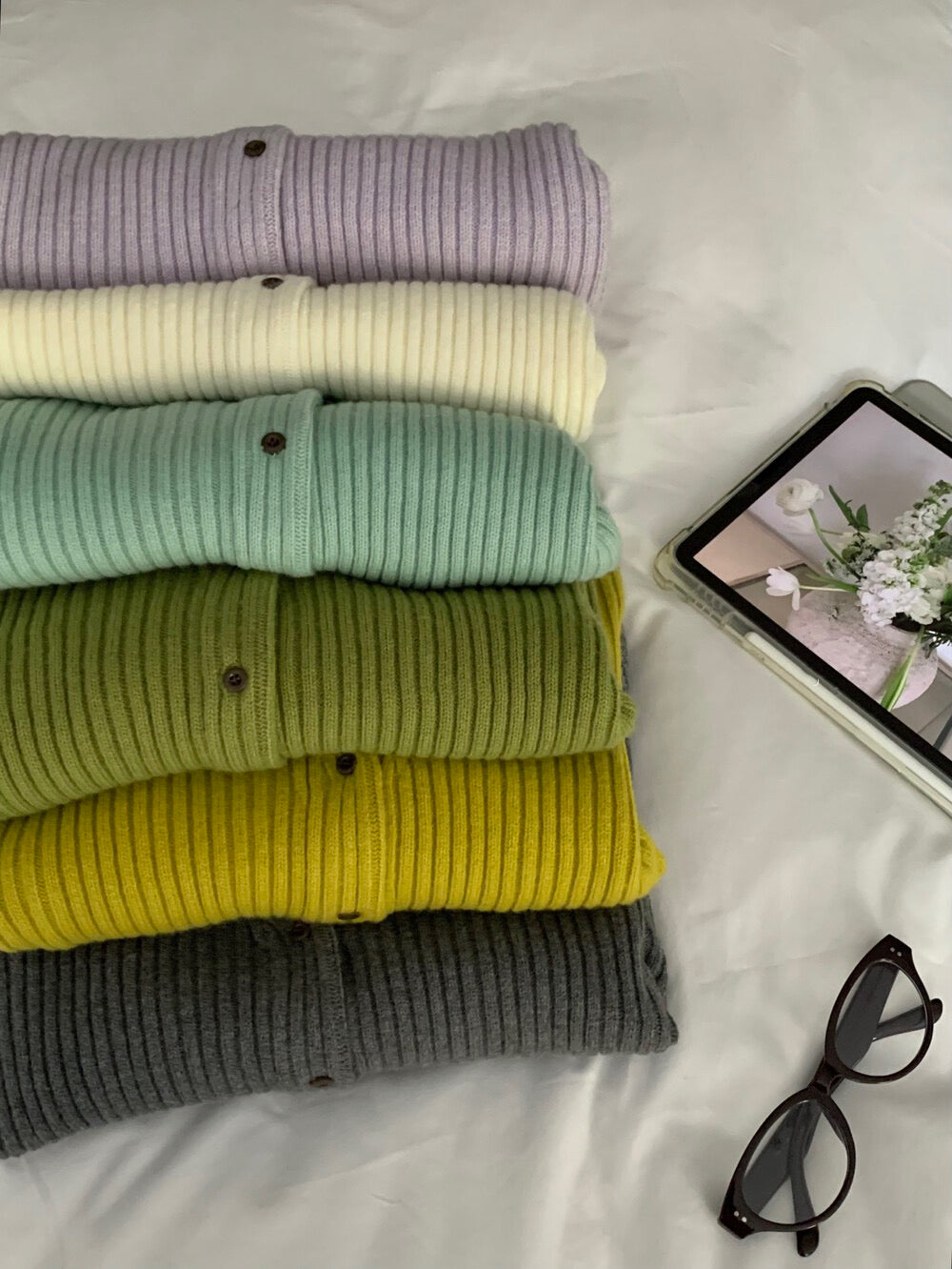 // 溫柔色系經典粗坑紋V領CD