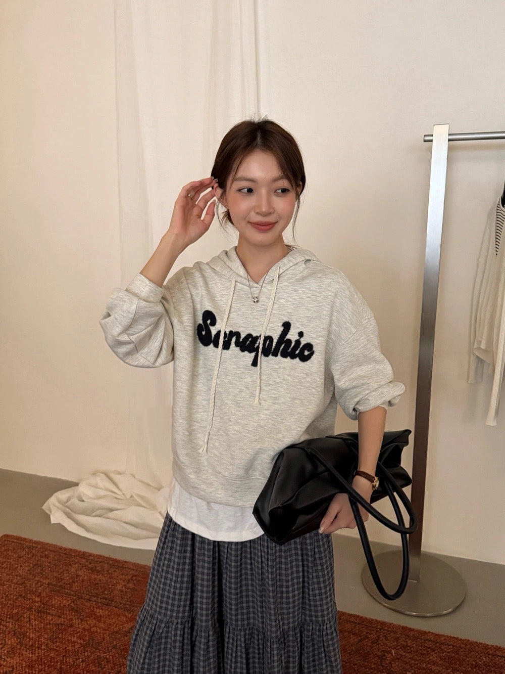 B152 / 寬鬆休閒刺繡字連帽衛衣
