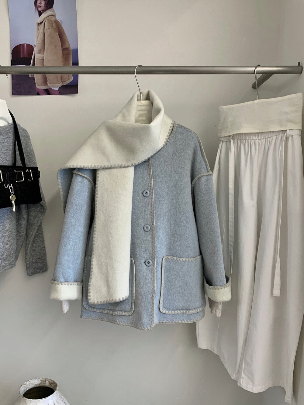 // 可雙面穿撞色縫邊70%羊毛外套(連頸巾)