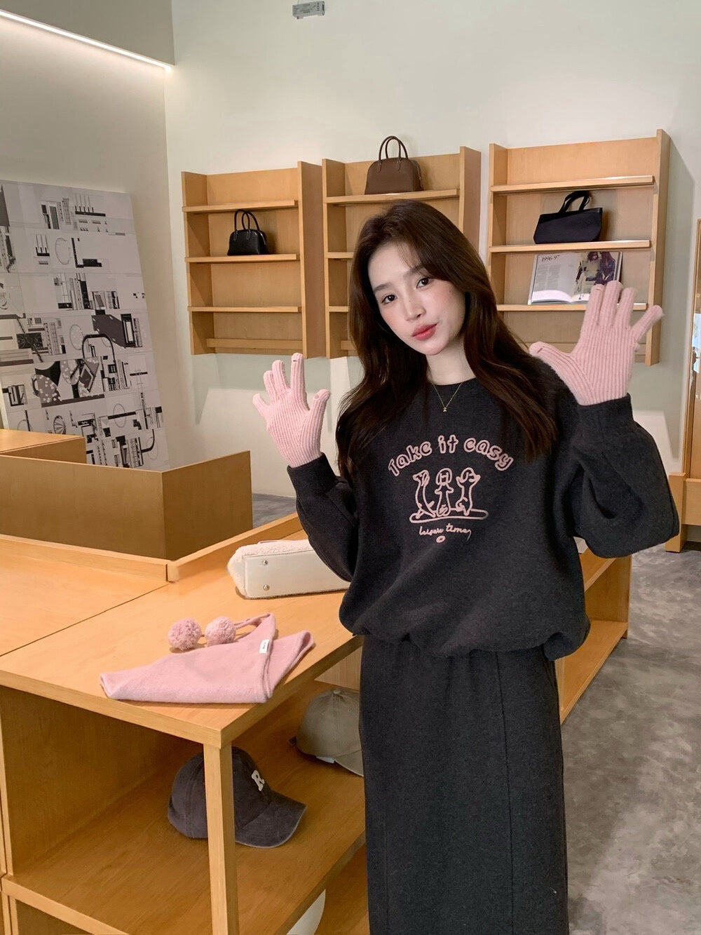 // 可愛刺繡圖案加絨衛衣+中裙套裝(連針織披肩)