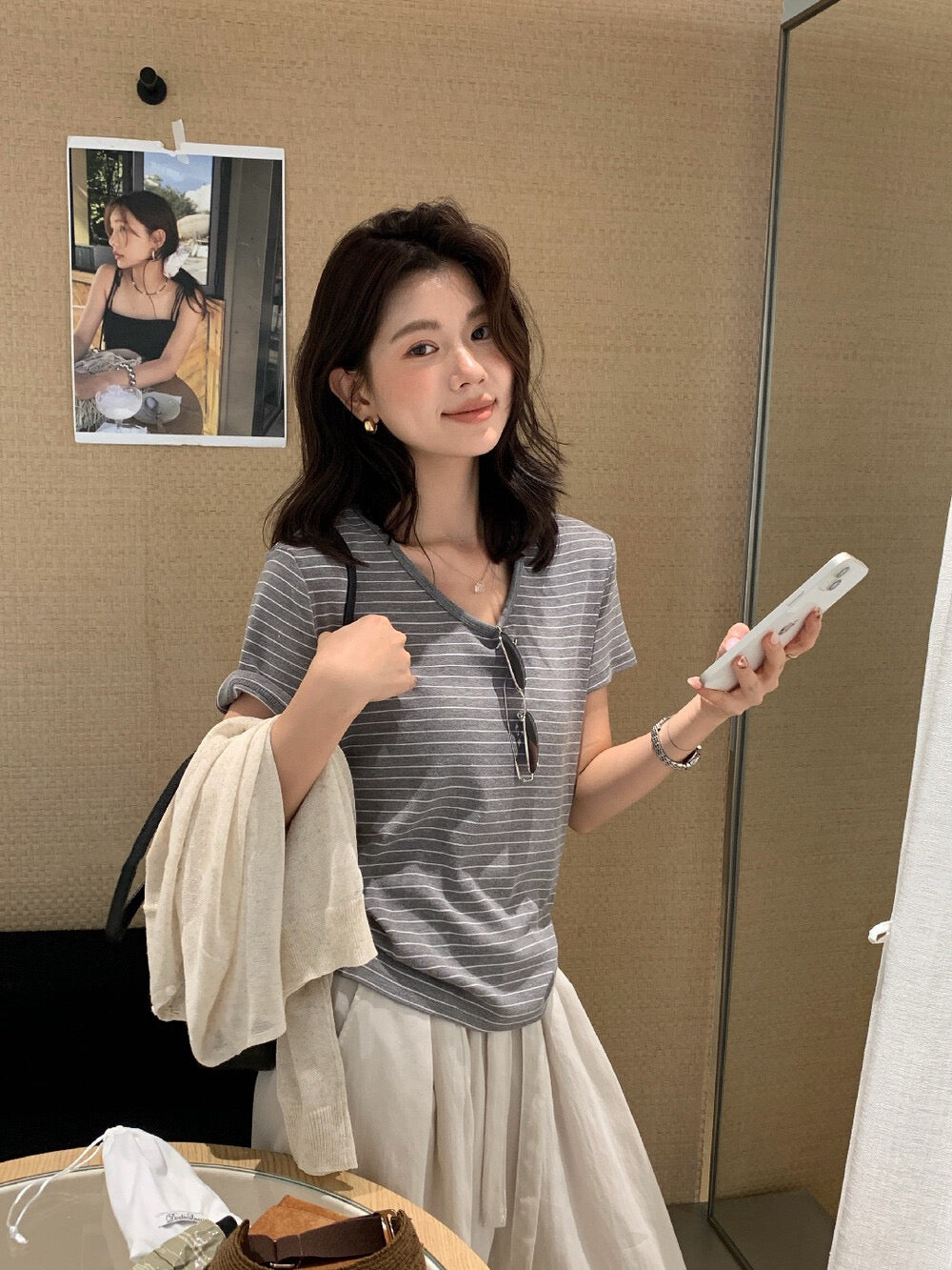 B64 / 熱賣12色U領純色TEE
