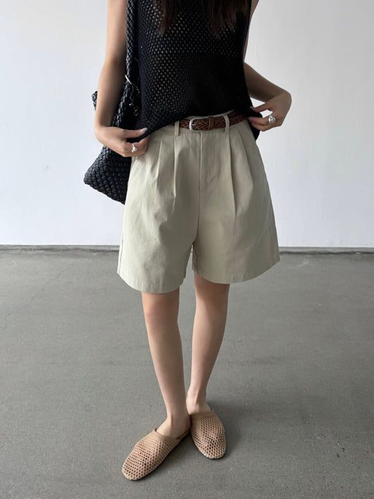 // 壓褶廓型遮肉五分短褲(連編織腰帶)