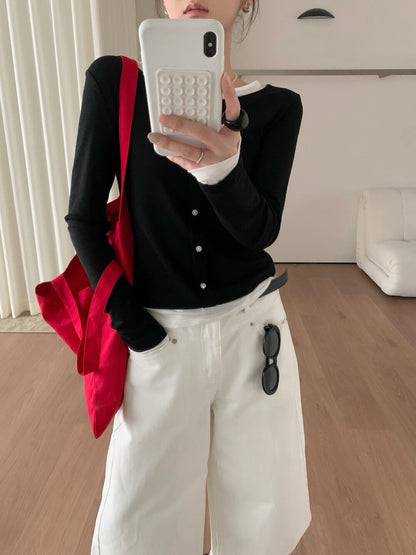 // 超親膚天絲料假兩件鈕扣上衣