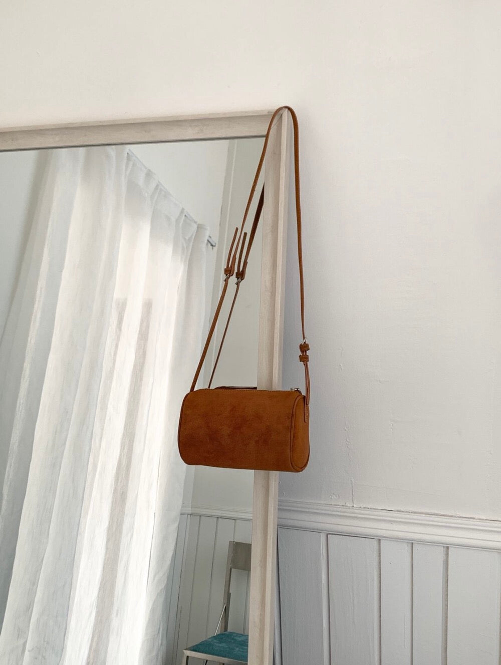 Nov. Part 3贈品🌟滿額$1200送簡約猄皮絨圓筒袋￼