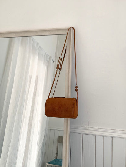 Nov. Part 3贈品🌟滿額$1200送簡約猄皮絨圓筒袋￼